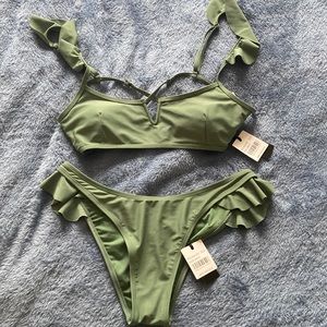 Kendall + Kylie XL Bikini set